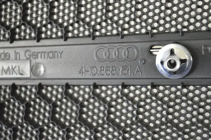 Audi A8 S8 D4 4H (2010 - 2014) 4H0868151A Накладка центрального динамика — фото 5