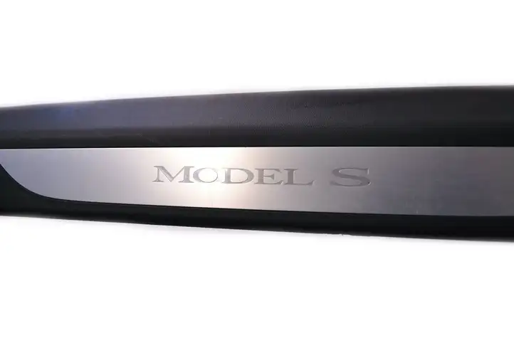 Tesla Model S (2016 - 2021) M8T26299940 Верхняя обшивка стойки B — фото 3