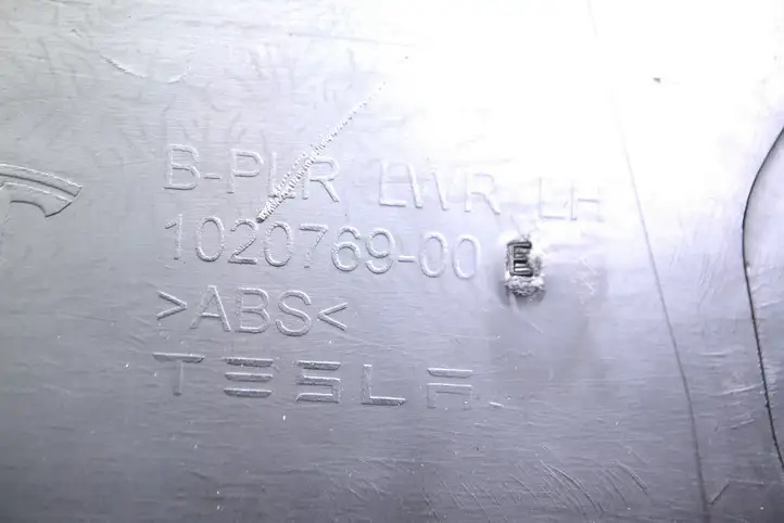 Tesla Model S (2016 - 2021) 102076900E Нижняя обшивка стойки B — фото 5