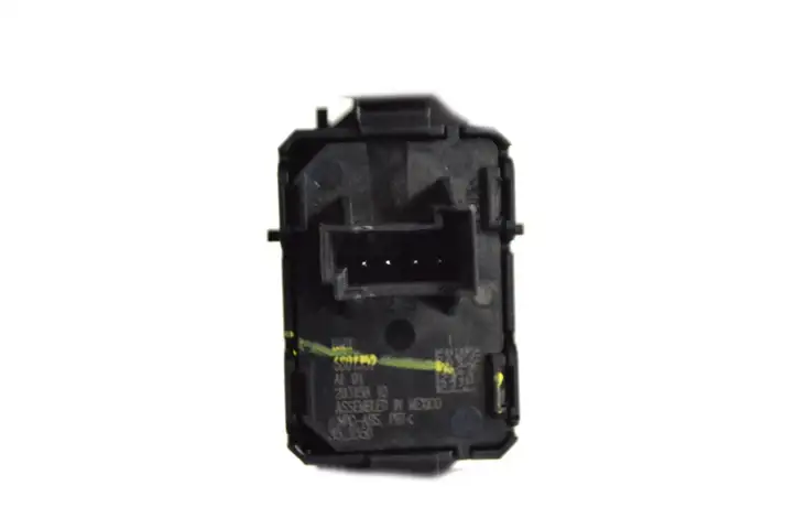 BMW X5 F15 (2013 - 2017) 6801352 Кнопка фаркопа в багажнике — фото 5
