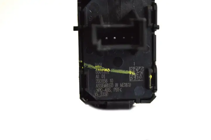 BMW X5 F15 (2013 - 2017) 6801352 Кнопка фаркопа в багажнике — фото 6