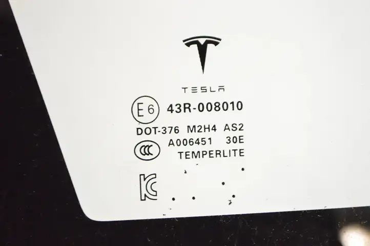Tesla Model S (2016 - 2021) 43R008010 Заднее боковое стекло — фото 4