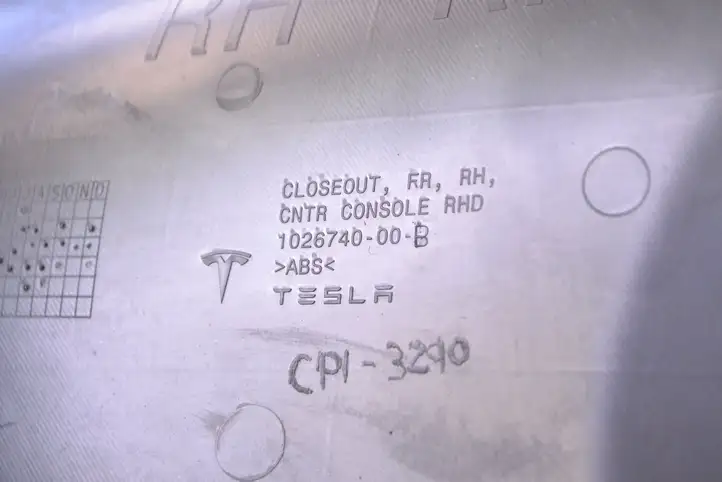 Tesla Model S (2016 - 2021) 102674000B Другая деталь консоли (туннеля) — фото 5