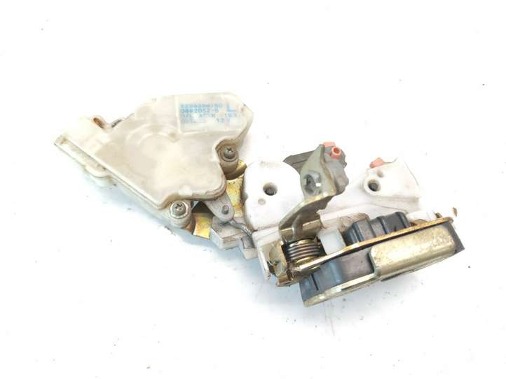 Nissan Almera Tino (2000 - 2006)  82553BM760 Замок задней двери