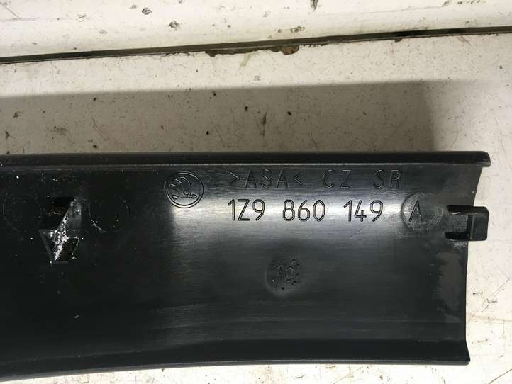 Skoda Octavia Mk2 (1Z) (2004 - 2013)  1Z9860149 Звукоизоляция крыши