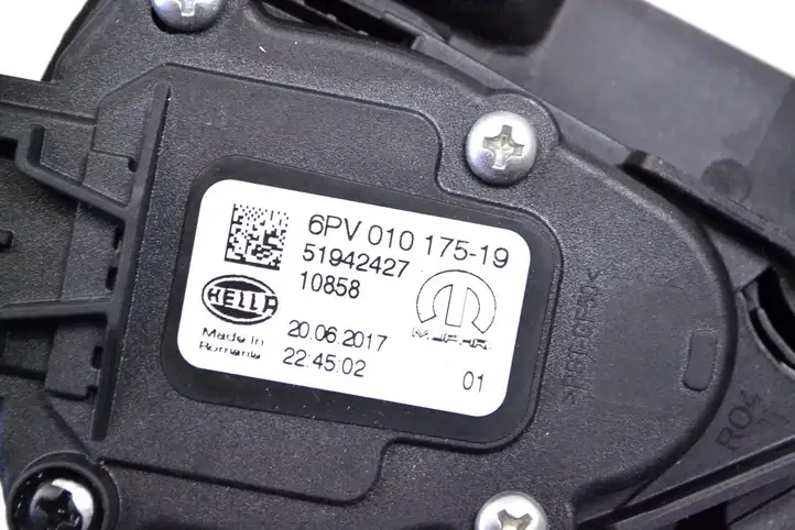 Fiat 500X (2014 - ) 51942427 Педаль акселератора — фото 4