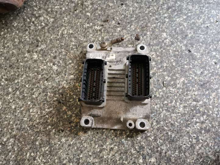 Opel Corsa C (2003 - 2006)  0261207960 Блок управления двигателя