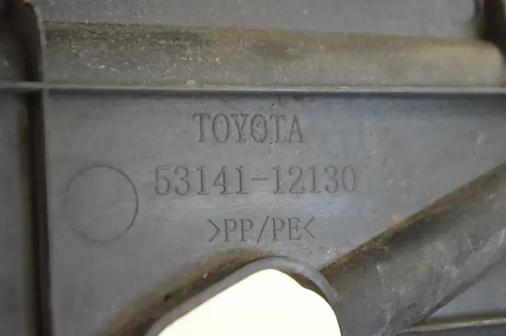 Toyota Auris 150 (2006 - 2012) 5314112130 Облицовка радиатора — фото 5