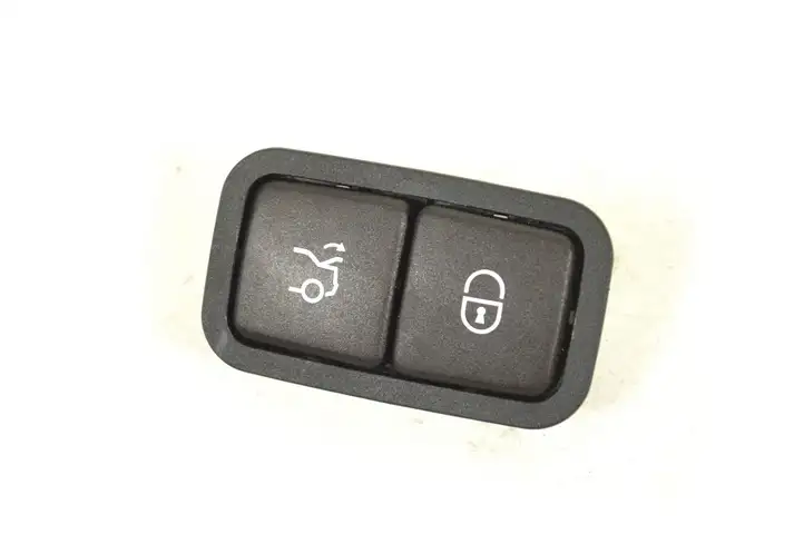 Mercedes-Benz E W213 (2016 - ) A2208211479 Кнопка закрытия багажника — фото 1