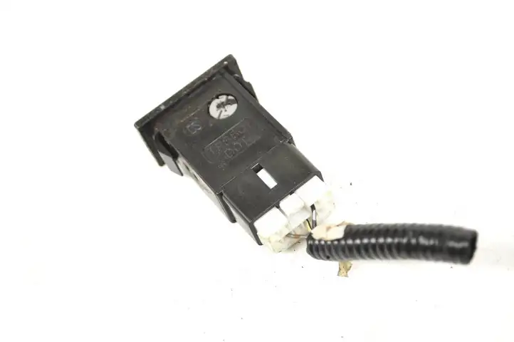 Toyota Corolla Verso E121 (2004 - 2007) TR8801DOT Кнопка фаркопа в багажнике — фото 2