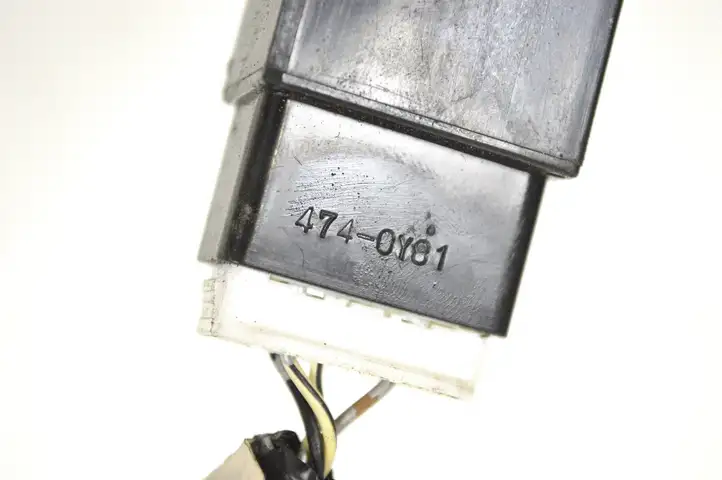 Toyota Corolla Verso E121 (2004 - 2007) TR8801DOT Кнопка фаркопа в багажнике — фото 4