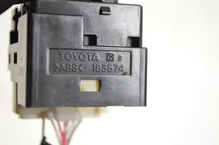 Toyota Corolla Verso E121 (2004 - 2007) 183574 Кнопка фаркопа в багажнике — фото 5