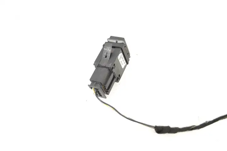Porsche Cayenne (9PA) (2002 - 2010) 7L5919211B Кнопка фаркопа в багажнике — фото 2