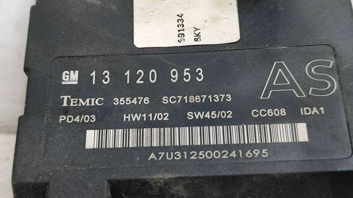Opel Vectra (2002 - 2005)  24443147 Блок предохранителей