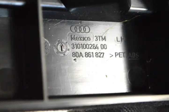 Audi Q5 SQ5 (2017 - ) 80A861827 Задняя боковая обшивка салона — фото 5
