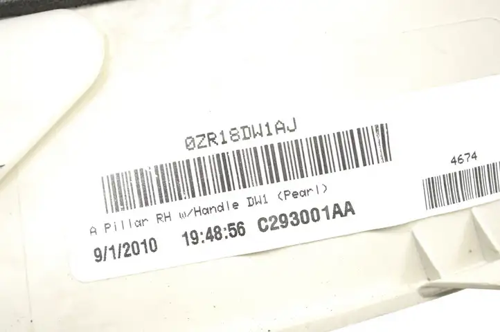 Chrysler Grand Voyager V (2010 - 2016) 0ZR18DW1AJ Обшивка стойки A — фото 5