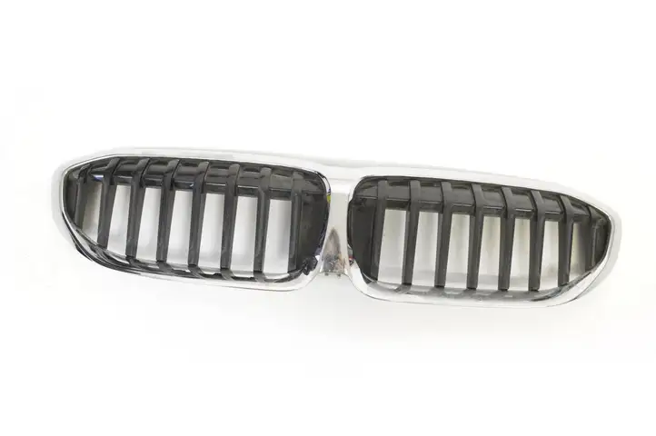 BMW 3 G20 G21 (2019 - ) 8075665 Верхняя решетка радиатора — фото 1