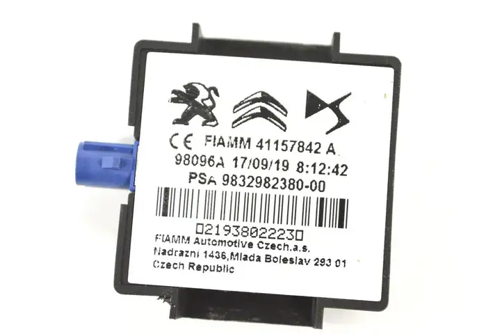 Audi A4 S4 B8 8K (2007 - 2011) 9832982380 Усилитель антенны — фото 5