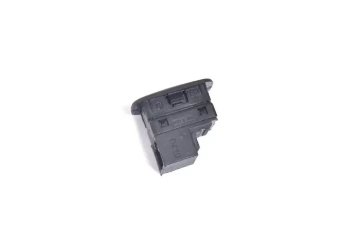 Volkswagen PASSAT CC (2008 - 2012) 6Q0962109B Кнопка фаркопа в багажнике — фото 2