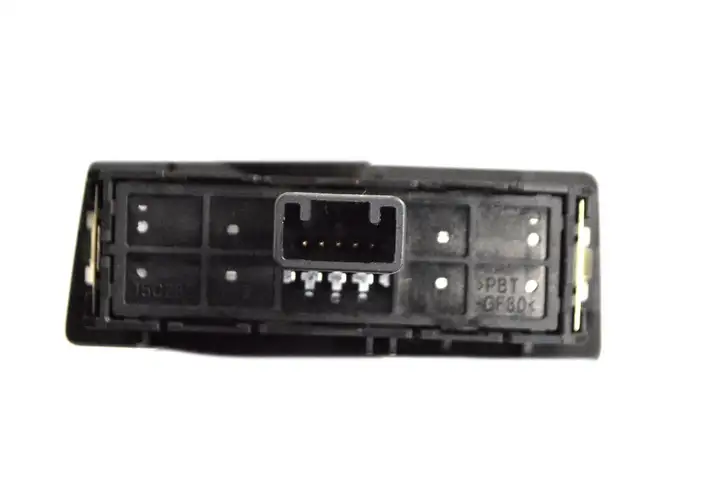 Lexus GS 300 350 430 450h (2007 - 2011) 15C283 Кнопка фаркопа в багажнике — фото 4