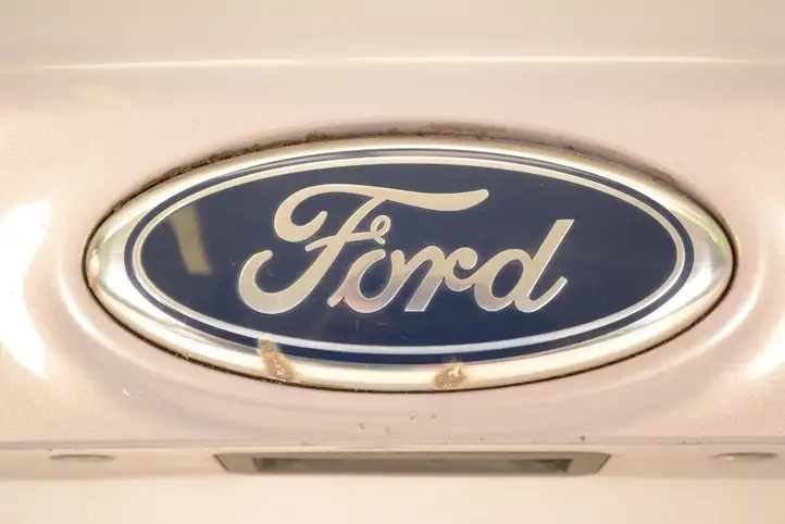 Ford Kuga I (2008 - 2012) Крышка багажника — фото 6