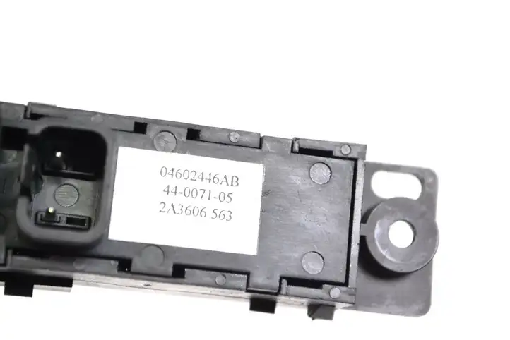 Audi A4 S4 B8 8K (2007 - 2011) 04602446AB Кнопка фаркопа в багажнике — фото 4