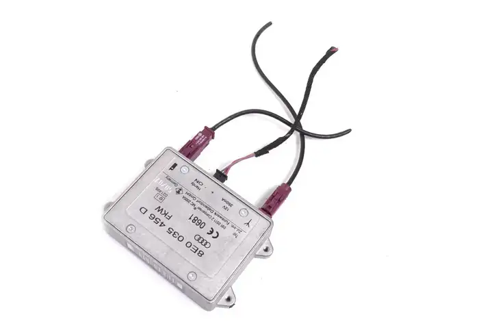 Audi A4 S4 B7 8E 8H (2004 - 2009) 8E0035456D Усилитель антенны — фото 1