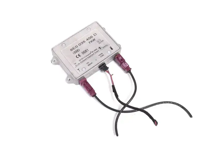 Audi A4 S4 B7 8E 8H (2004 - 2009) 8E0035456D Усилитель антенны — фото 2