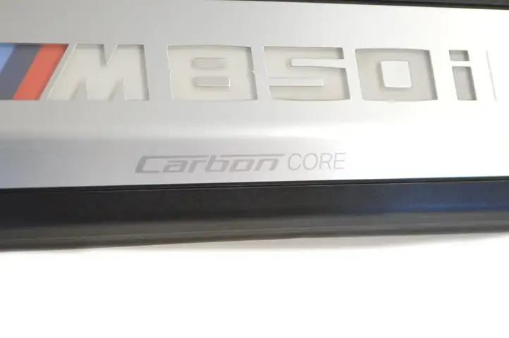 BMW 8 G15 (2018 - ) 8077784 Внутренняя обшивка порога (комплект) — фото 3