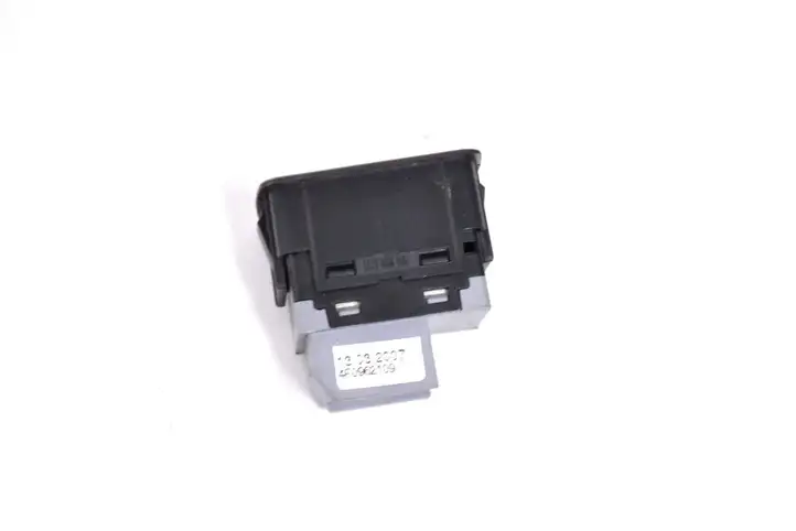 Audi A3/S3 8P (2004 - 2008) 4F0962109 Кнопка фаркопа в багажнике — фото 2