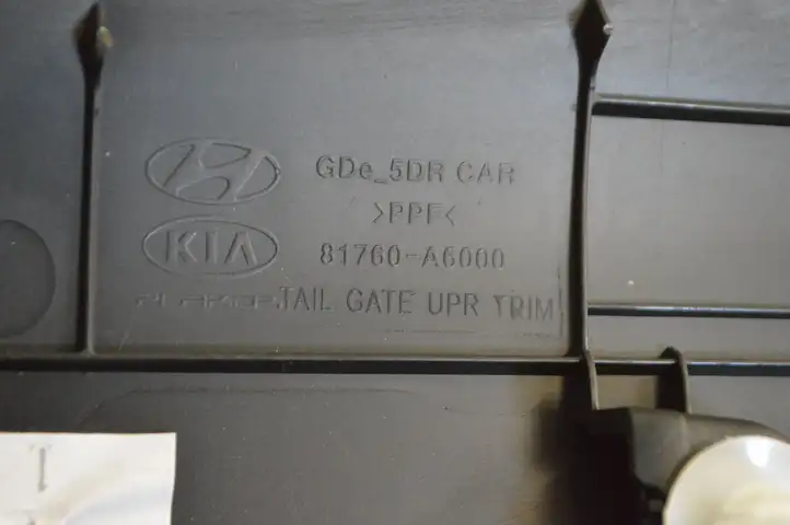 Hyundai i30 (2012 - 2015) 81760A6000 Задняя боковая обшивка салона — фото 5