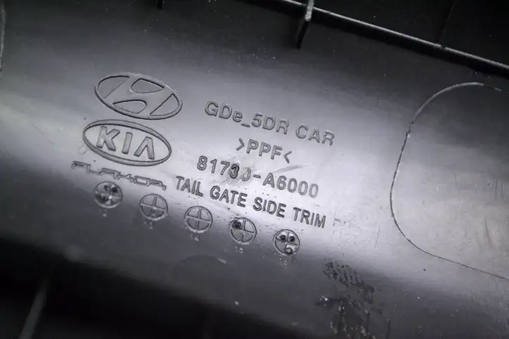 Hyundai i30 (2012 - 2015) 81730A6000 Задняя боковая обшивка салона — фото 5