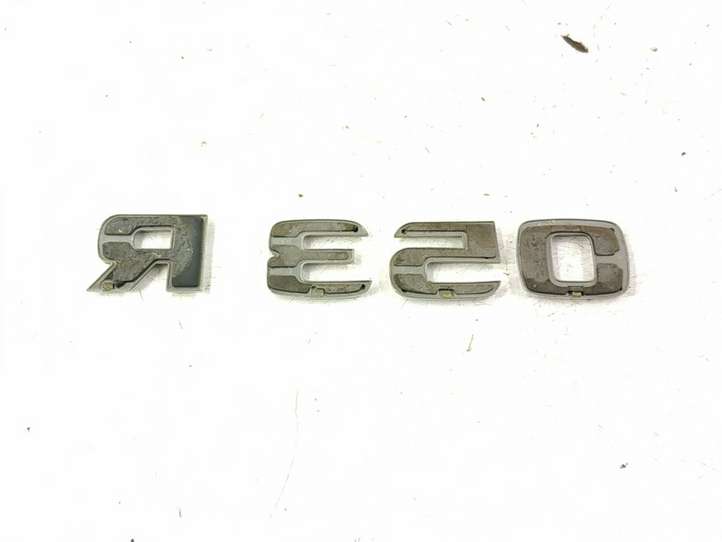 Mercedes-Benz R W251 (2005 - 2013)  2518170215 Значок производителя / буквы модели
