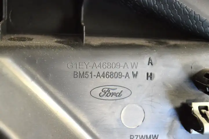 Ford Focus (2015 - 2019) BM51A46809A Задняя боковая обшивка салона — фото 5