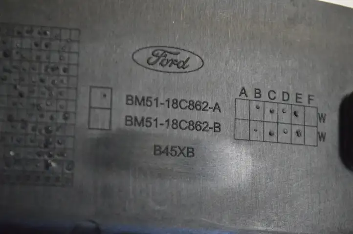 Ford Focus (2015 - 2019) BM5118C862A Накладка центрального динамика — фото 5