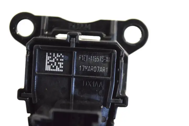 Ford Focus (2015 - 2019) F1ET11B573AA Кнопка фаркопа в багажнике — фото 5