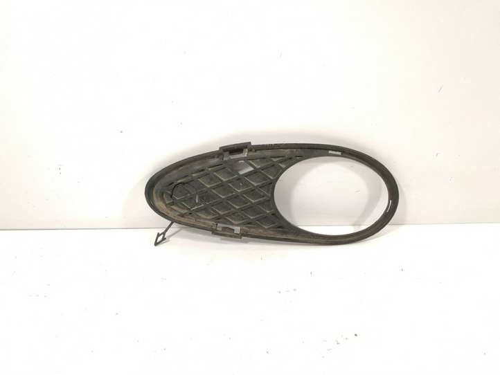 Mercedes-Benz C W203 (2000 - 2007)  2038850523 Нижняя решётка (из трех частей)