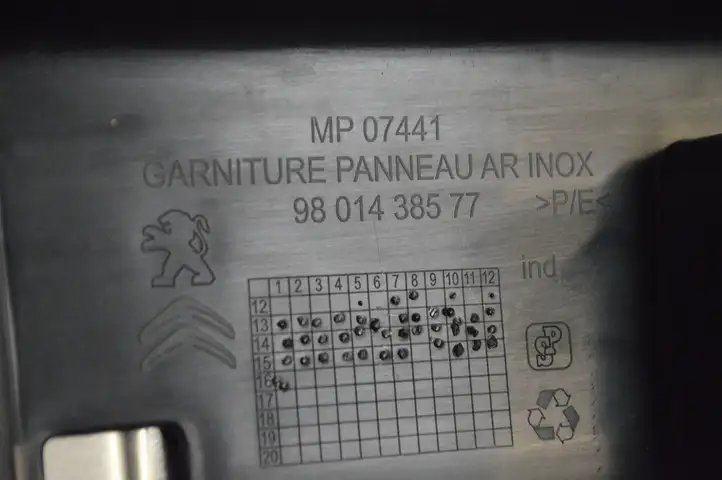 Peugeot 2008 I (2013 - 2019) 9801438577 Отделка порога багажника — фото 5