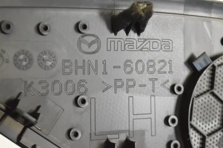 Mazda 3 II (2013 - 2017) BHN160821 Накладка центрального динамика — фото 6