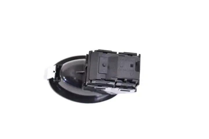 Mini Cooper Countryman F60 (2016 - 2020) 9800972 Кнопка фаркопа в багажнике — фото 3