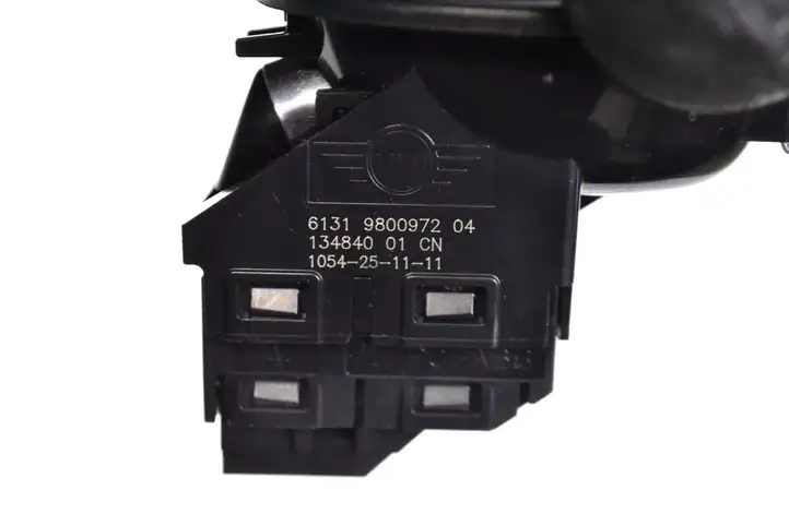 Mini Cooper Countryman F60 (2016 - 2020) 9800972 Кнопка фаркопа в багажнике — фото 5
