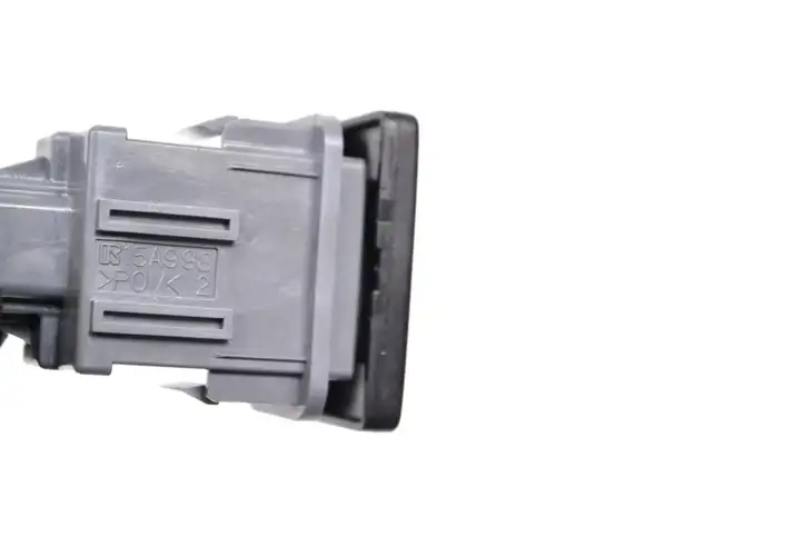 Toyota Prius (XW30) (2009 - 2015) 15A998 Кнопка фаркопа в багажнике — фото 6