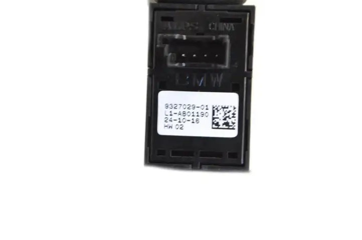 BMW 5 G30 G31 (2016 - ) 4327029 Кнопка закрытия багажника — фото 6