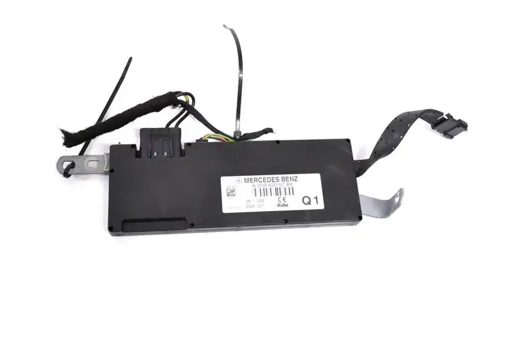 Mercedes-Benz CLK A209,C209 (2002 - 2009) A2098205789 Усилитель антенны — фото 1