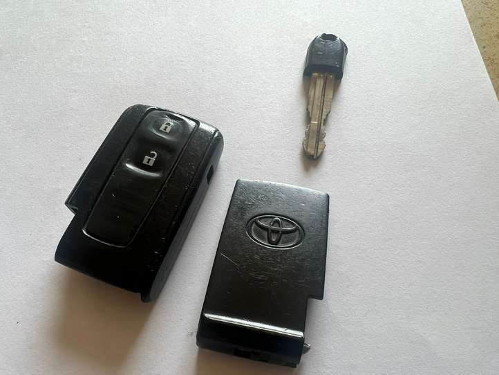 Toyota Corolla Verso AR10 (2004 - 2009)  B21TA Ключ / карточка зажигания