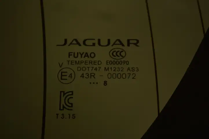 Jaguar E-Pace (2017 - ) Крышка багажника — фото 9