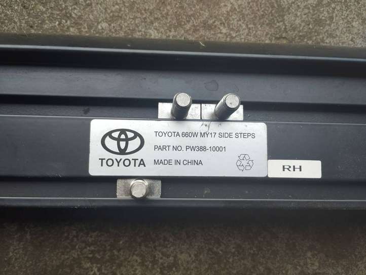 Toyota C-HR (2016 - 2022)  PW38810001  Пороги для внедорожников (джипов)