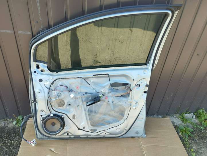 Toyota Yaris (2005 - 2009)   Дверь