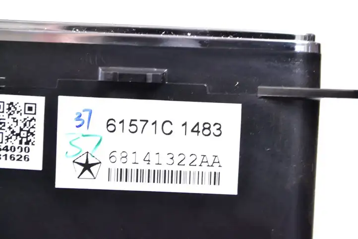 Jeep Grand Cherokee (2010 - 2021) 68141322AA AUX разъем — фото 6