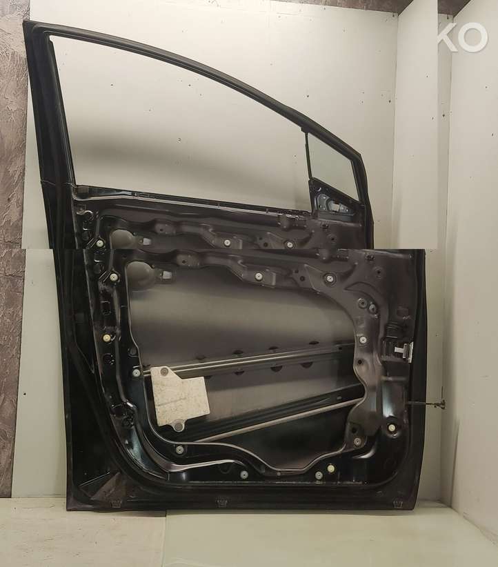 Mazda 5 (2005 - 2010)   Дверь